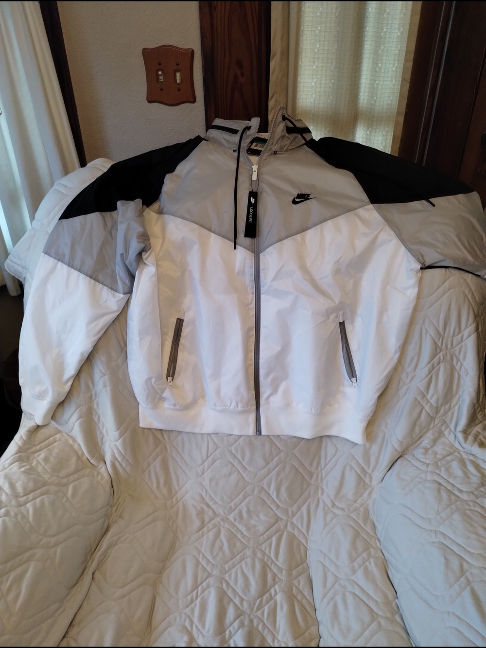 New Nike White, Gray & Black Colorblock Windbreaker Jacket XL